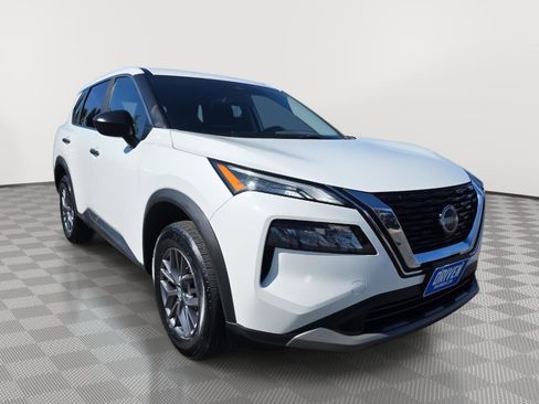Used 2023 Nissan Rogue S AWD/4WD image 3