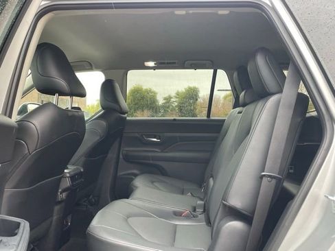 Used 2025 Toyota Grand Highlander FWD image 13