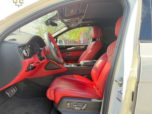 Used 2021 Bentley Bentayga AWD/4WD image 12
