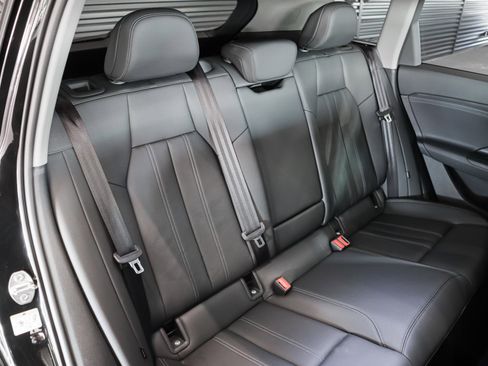 Used 2025 Audi Q6 e-tron Premium image 7