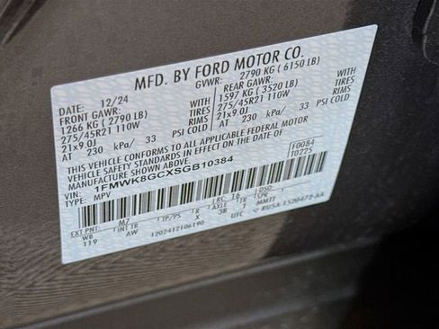 Used 2025 Ford Explorer ST image 34