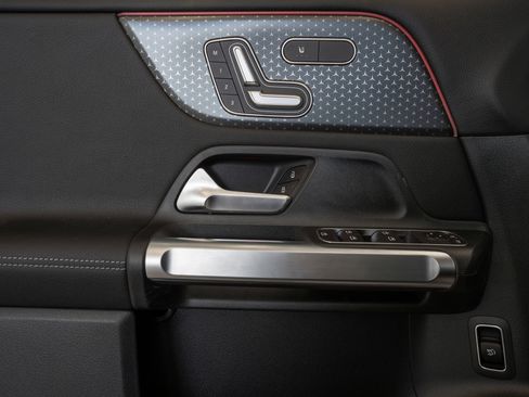 Used 2024 Mercedes-Benz GLB 250 w/ Exclusive Package image 34