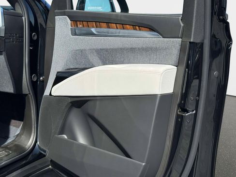 Used 2026 Cadillac Escalade Platinum Sport image 26