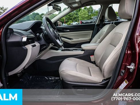 Used 2025 Nissan Altima 2.5 SV FWD image 18
