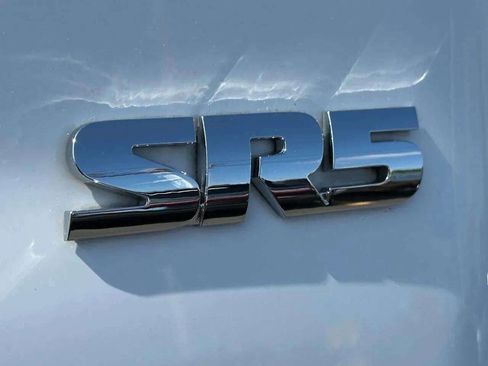 Used 2018 Toyota Tacoma SR5 AWD/4WD image 50