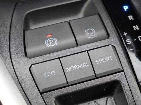 Used 2023 Toyota RAV4 LE image 27