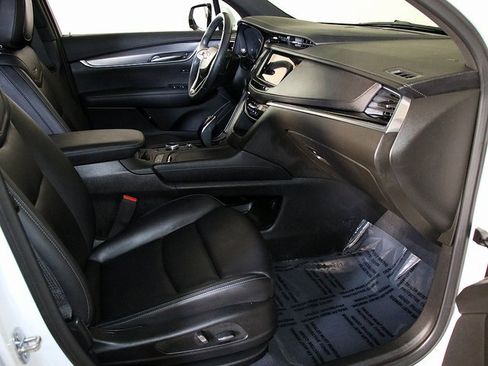 Used 2023 Cadillac XT6 Luxury image 35