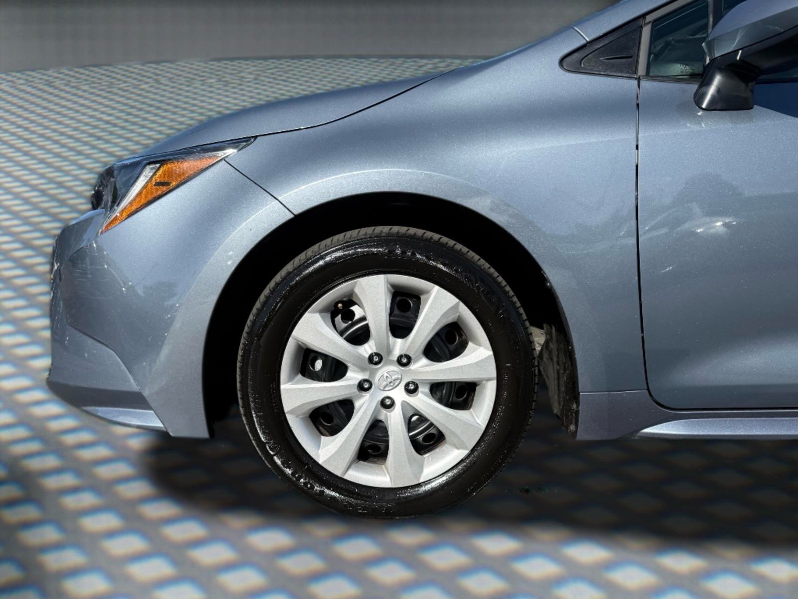 Used 2025 Toyota Corolla LE FWD image 9