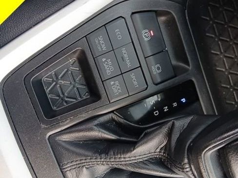 Used 2022 Toyota RAV4 LE AWD/4WD image 19