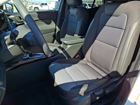 Certified 2025 Chevrolet Trax LT image 13