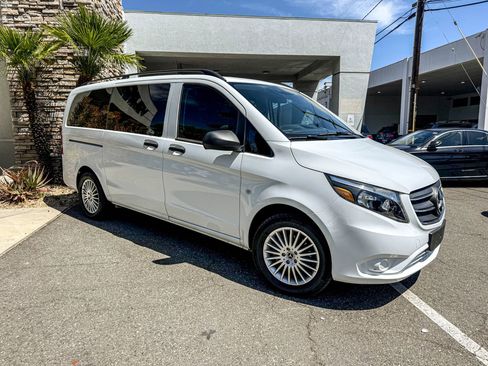 Used 2023 Mercedes-Benz Metris Passenger image 1