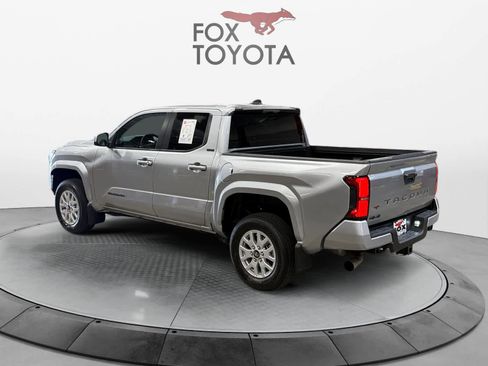 Used 2025 Toyota Tacoma SR5 image 4