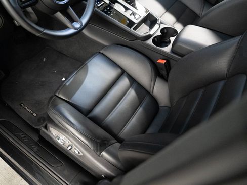 Certified 2026 Porsche Macan AWD/4WD image 12