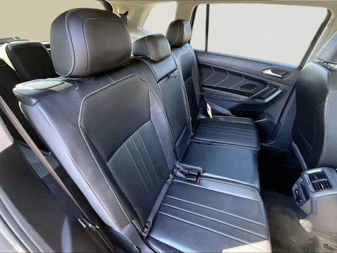 Used 2022 Volkswagen Tiguan SE w/ Panoramic Sunroof Package image 28