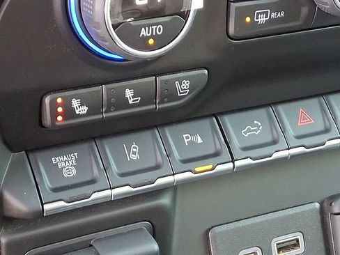 Used 2022 Chevrolet Silverado 2500 High Country w/ Safety Package II image 31