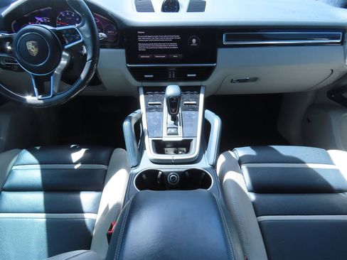 Used 2022 Porsche Cayenne AWD/4WD image 8