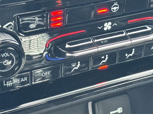 New 2025 Jeep Grand Cherokee Laredo w/ Luxury Tech Group I image 21