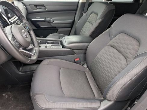 Used 2025 Nissan Pathfinder SV FWD image 18