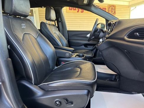 Used 2020 Chrysler Pacifica Limited w/ S Appearance Package FWD image 26
