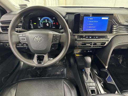 Used 2025 Toyota Camry LE image 27
