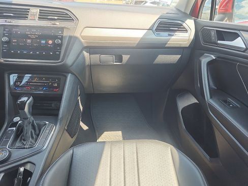 Used 2022 Volkswagen Tiguan SE AWD/4WD image 11