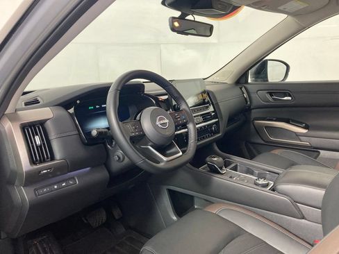Used 2025 Nissan Pathfinder Platinum w/ Cargo Package AWD/4WD image 15