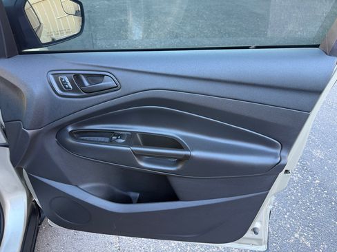 Used 2017 Ford Escape S image 17