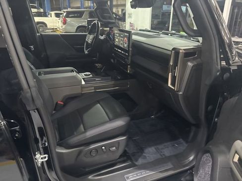 Used 2025 GMC Hummer EV 3X w/ LPO, Roof Cross Rail Package AWD/4WD image 38