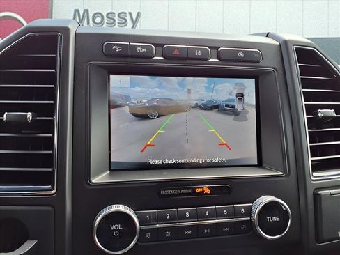 Used 2020 Ford Expedition Limited image 12