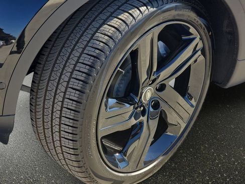 New 2026 Land Rover Discovery S image 35