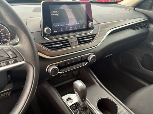 Used 2025 Nissan Altima 2.5 SV image 17