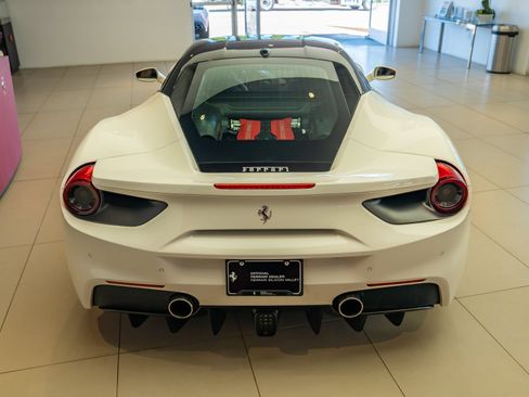 Certified 2016 Ferrari 488 GTB RWD image 5