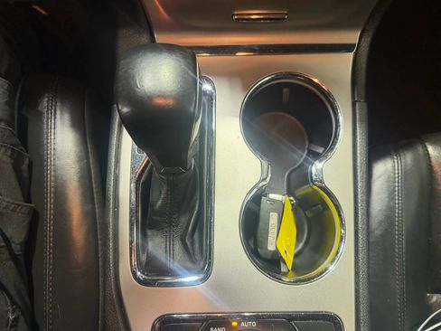 Used 2019 Jeep Grand Cherokee Limited AWD/4WD image 19