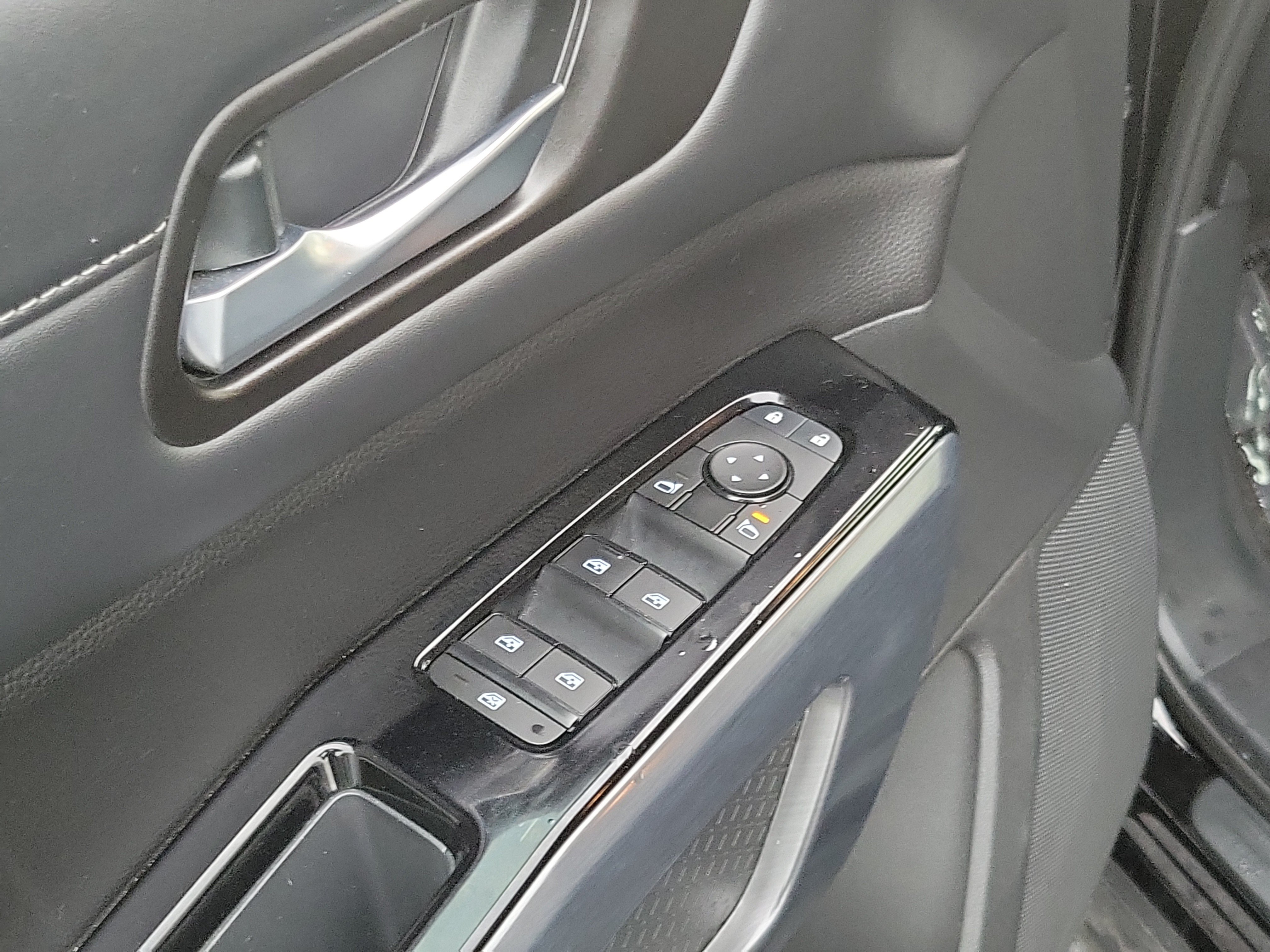 Used 2025 Nissan Pathfinder SL AWD/4WD image 19