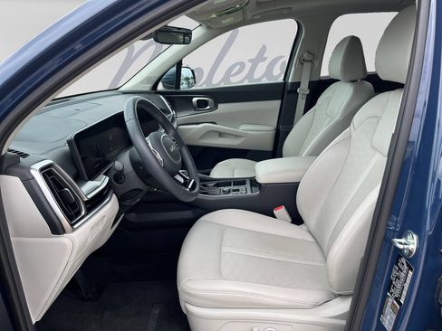 Used 2025 Kia Sorento S w/ Panoramic Sunroof Package FWD image 16