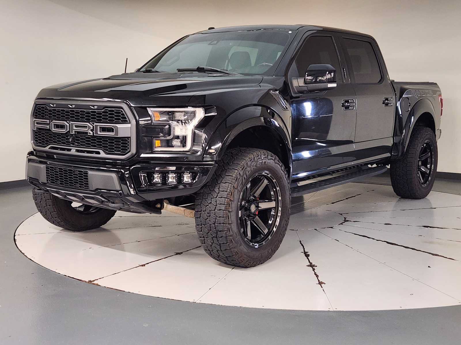 Used 2018 Ford F150 Raptor w/ Equipment Group 802A Luxury AWD/4WD image 1