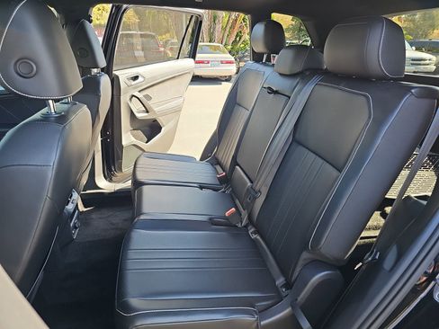 Used 2022 Volkswagen Tiguan SE R-Line image 16