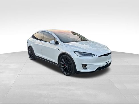 Used 2018 Tesla Model X P100D image 3