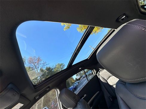 Used 2023 Cadillac XT4 Premium Luxury image 35
