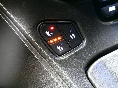Used 2019 Chevrolet Suburban Premier AWD/4WD image 30
