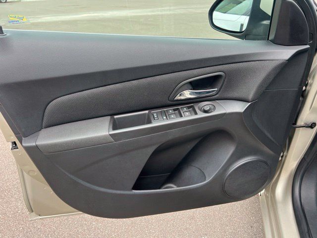 Used 2016 Chevrolet Cruze LT FWD image 17