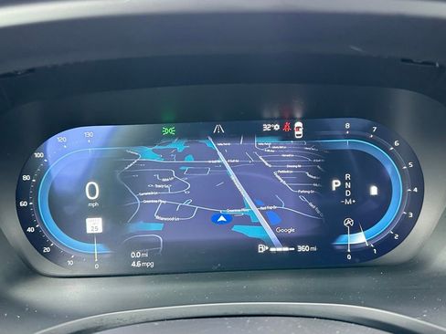 Used 2025 Volvo V60 B5 Cross Country Plus image 19