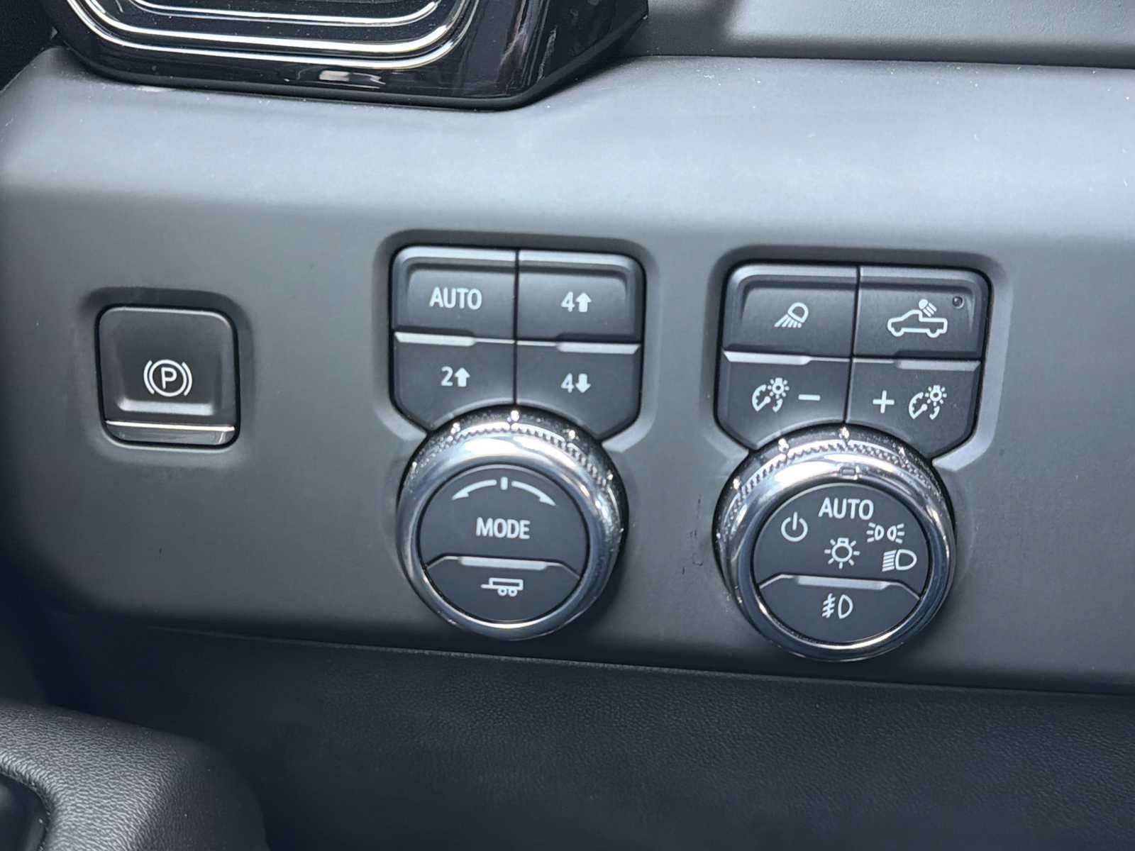 Used 2024 GMC Sierra 1500 AT4 w/ Technology Package AWD/4WD image 15