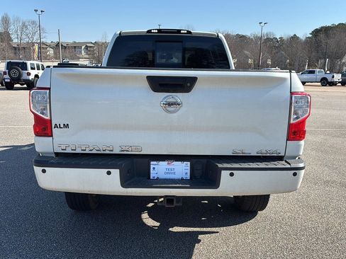 Used 2017 Nissan Titan SL image 4