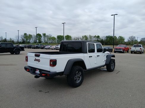 Used 2025 Jeep Gladiator Mojave w/ Convenience Group AWD/4WD image 8