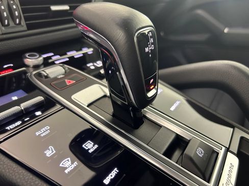Certified 2021 Porsche Cayenne AWD/4WD image 16