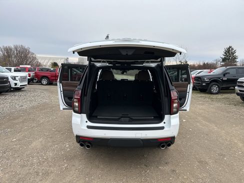 Used 2024 Chevrolet Suburban High Country image 30