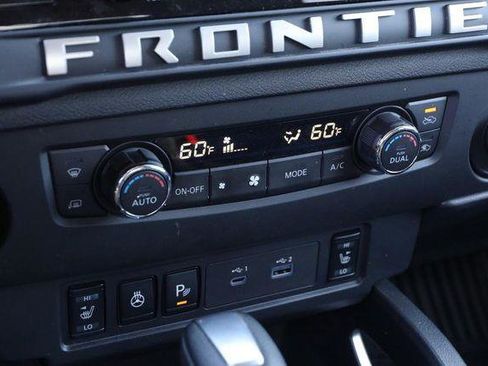 Used 2025 Nissan Frontier SV w/ SV Convenience Package image 17