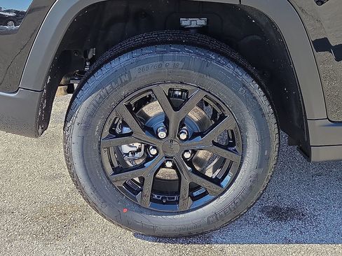 New 2026 Jeep Grand Cherokee Altitude image 7