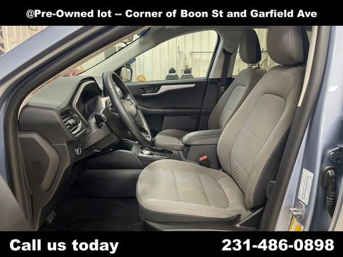 Used 2022 Ford Escape SE w/ Convenience Package image 1